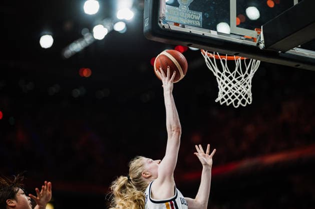 2026 FIBA Women’s Basketball World Cup: Germany vs. Japan, September 5, 2026—Frieda Buhner of Germany, No. 20, shoots a basket, FIBA Women’s Basketball World Cup 2026, Group Stage, Group A, Matchday 2: Germany vs. Japan on September 5, 2026, at the Max Schmeling Halle in Berlin Copyright: xBEAUTIFULxSPORTS Tonhäuserx