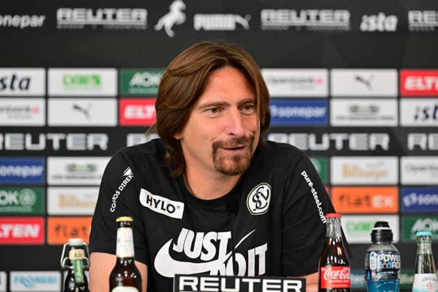 05.09.2026; Moenchengladbach; Fussball, Herren, Saison 2026 2027, Borussia Moenchengladbach vs. SV Elversberg Vincent Wagner (Trainer Elversberg) bei der Pressekonferenz nach dem Spiel DFL regulations prohibit any use of photographs as image sequences and or quasi-video. ista-Borussia-Park Nordrhein-Westfalen Deutschland *** September 5, 2026, Mönchengladbach Soccer, Men s, 2026–2027 Season, Borussia Mönchengladbach vs. SV Elversberg: Vincent Wagner, Elversberg’s coach, at the post-game press conference. DFL regulations prohibit any use of photographs as image sequences and or quasi-video content at Borussia Park, North Rhine-Westphalia, Germany