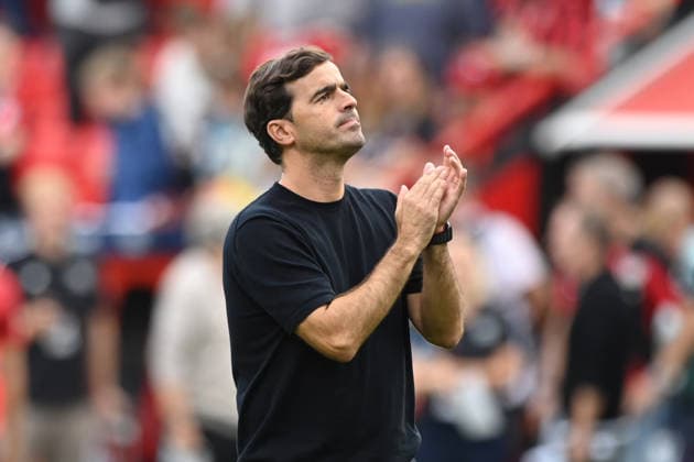 Schlussjubel Bayer Leverkusen, Jubel, jubeln, Freude, cheers, v.l. Trainer Carles MARTINEZ (LEV) , Victor BONIFACE (LEV) Fussball 1. Bundesliga, 2.Spieltag, matchday2, Bayer Leverkusen (LEV) - 1. FC Union Berlin (UB) 4-0 am 18.04.2026 in Leverkusen Deutschland. DFL regulations prohibit any use of photographs as image sequences and or quasi-video Â *** Bayer Leverkusen s victory celebration, cheering, joy, cheers, from left: Coach Carles MARTINEZ (LEV), Victor BONIFACE (LEV) Soccer, 1. Bundesliga, Matchday 2, matchday2, Bayer Leverkusen LEV 1 FC Union Berlin UB 4–0 on April 18, 2026, in Leverkusen, Germany. DFL regulations prohibit any use of photographs as image sequences and or quasi-video. Â
