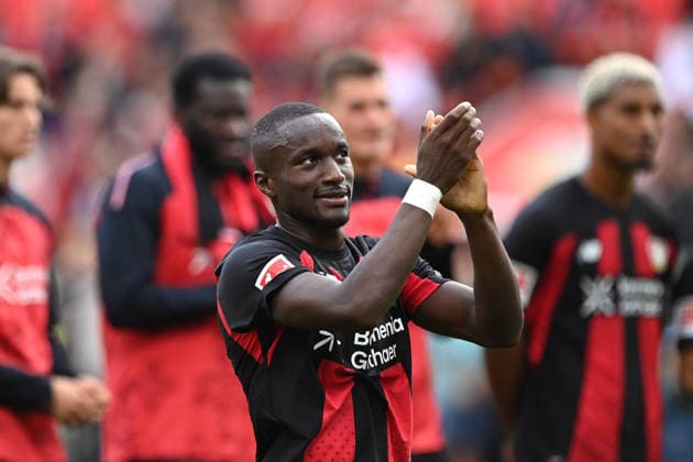Schlussjubel Bayer Leverkusen, Jubel, jubeln, Freude, cheers, Mussa DIABY (LEV) wird von den Fans gefeiert, Fussball 1. Bundesliga, 2.Spieltag, matchday2, Bayer Leverkusen (LEV) - 1. FC Union Berlin (UB) 4-0 am 18.04.2026 in Leverkusen Deutschland. DFL regulations prohibit any use of photographs as image sequences and or quasi-video Â *** Bayer Leverkusen s victory celebration, celebration, cheering, joy, cheers, Mussa DIABY (LEV) is celebrated by the fans, Soccer 1 Bundesliga, Matchday 2, matchday2, Bayer Leverkusen LEV 1 FC Union Berlin UB 4–0 on April 18, 2026, in Leverkusen, Germany. DFL regulations prohibit any use of photographs as image sequences and or quasi-video.