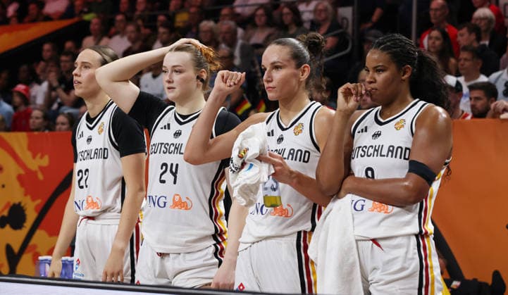 Emily Bessoir, Lina Sontag, Clara Bielefeld, Nyara Sabally, Players cheer from the bench Sports Basketball FIBA World Cup Women s World Championship 2026-2027 Season May 9, 2026 DBB Germany GER vs. Japan JPN