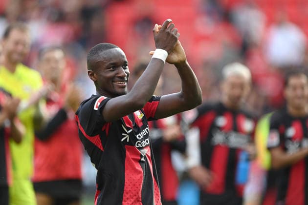 Schlussjubel Bayer Leverkusen, Jubel, jubeln, Freude, cheers, Mussa DIABY (LEV) wird von den Fans gefeiert, Fussball 1. Bundesliga, 2.Spieltag, matchday2, Bayer Leverkusen (LEV) - 1. FC Union Berlin (UB) 4-0 am 18.04.2026 in Leverkusen Deutschland. DFL regulations prohibit any use of photographs as image sequences and or quasi-video Â *** Bayer Leverkusen s victory celebration, cheering, joy, cheers, Mussa DIABY (LEV) is celebrated by the fans, Soccer 1st Bundesliga, Matchday 2, matchday2, Bayer Leverkusen LEV 1 FC Union Berlin UB 4–0 on April 18, 2026, in Leverkusen, Germany. DFL regulations prohibit any use of photographs as image sequences and or quasi-video.