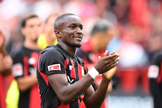 Schlussjubel Bayer Leverkusen, Jubel, jubeln, Freude, cheers, Mussa DIABY (LEV) wird von den Fans gefeiert, Fussball 1. Bundesliga, 2.Spieltag, matchday2, Bayer Leverkusen (LEV) - 1. FC Union Berlin (UB) 4-0 am 18.04.2026 in Leverkusen Deutschland. DFL regulations prohibit any use of photographs as image sequences and or quasi-video Â *** Bayer Leverkusen s victory celebration, cheering, joy, cheers, Mussa DIABY (LEV) is celebrated by the fans, Soccer 1st Bundesliga, Matchday 2, matchday2, Bayer Leverkusen LEV 1 FC Union Berlin UB 4–0 on April 18, 2026, in Leverkusen, Germany. DFL regulations prohibit any use of photographs as image sequences and or quasi-video.
