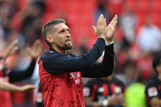 Schlussjubel Bayer Leverkusen, Jubel, jubeln, Freude, cheers, Robert ANDRICH (LEV) wird von den Fans gefeiert, Fussball 1. Bundesliga, 2.Spieltag, matchday2, Bayer Leverkusen (LEV) - 1. FC Union Berlin (UB) 4-0 am 18.04.2026 in Leverkusen Deutschland. DFL regulations prohibit any use of photographs as image sequences and or quasi-video Â *** Bayer Leverkusen s victory celebration, celebration, cheering, joy, cheers, Robert ANDRICH LEV is celebrated by the fans, Soccer 1 Bundesliga, Matchday 2, matchday2, Bayer Leverkusen LEV 1 FC Union Berlin UB 4–0 on April 18, 2026, in Leverkusen, Germany. DFL regulations prohibit any use of photographs as image sequences and or quasi-video.