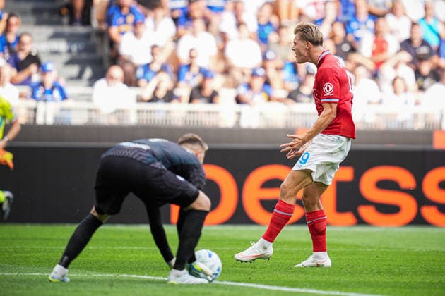 Napoli s Rasmus Hojlund reacts after missing a scoring chance during the Serie A soccer match between Inter and Napoli at the San Siro Stadium in Milan , north Italy - Saturday, September 05, 2026. - Soccer .  Copyright: xMarcoxAlpozzi LaPressex