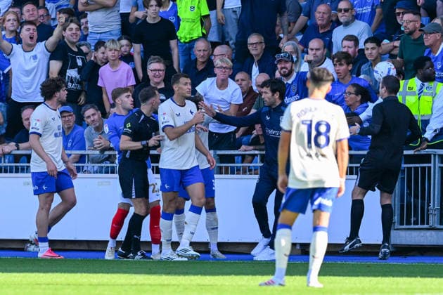 Portsmouth v Cardiff City, EFL Sky Bet Championship An altercation between fans and Krystian Bielik (5) of Cardiff City during the EFL Sky Bet Championship match between Portsmouth and Cardiff City at Fratton Park, Portsmouth, UK on 5 September 2026. Portsmouth Fratton Park Hampshire UK Editorial use only DataCo restrictions apply See www.football-dataco.com , Copyright: xGrahamxHuntx PSI-24809-0098