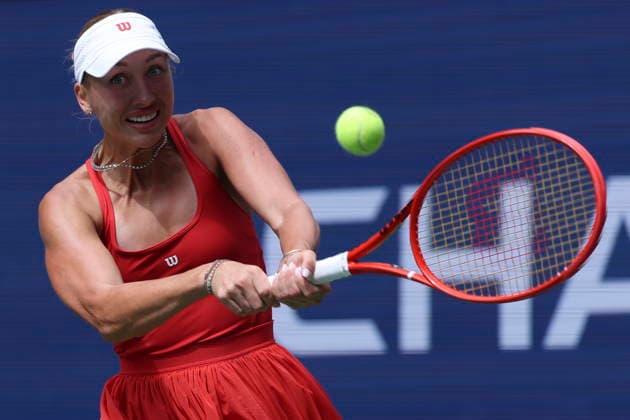 US Open tennis tournament - Day 7 Anastasia Potapova of Austria in action against Amanda Anisimova of the US during the Women™s Singles round 3 of the US Open Tennis Championships at the USTA Billie Jean King National Tennis Center in Flushing Meadows, New York, USA, 05 September 2026. The 2026 US Open tournament runs from 23 August through 13 September. FLUSHING MEADOWS NEW YORK United States  Copyright: xSARAHxYENESELx
