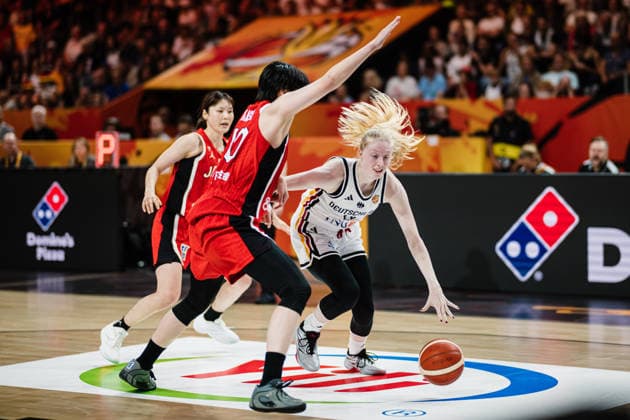 2026 FIBA Women’s Basketball World Cup: Germany vs. Japan, September 5, 2026. Frieda Buhner (Germany) with the ball (No. 20), next to her Ramu Tokashiki (Japan) (No. 10). Basketball, FIBA Women’s Basketball World Cup 2026, Group Stage, Group A, Matchday 2: Germany vs. Japan on September 5, 2026, at the Max Schmeling Halle, Berlin Copyright: xBEAUTIFULxSPORTS Tonhäuserx