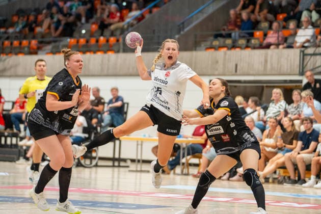 Handball I Women I 2026–2027 Season I 2nd Bundesliga I Matchday 2 I VfL Waiblingen vs. HSG Freiburg I September 5, 2026 Nelli Hautz, 25, of HSG Freiburg takes a shot at Waiblingen s Rundsporthalle in Baden-Württemberg, Germany Copyright: xLobeca MaxxPetershansx