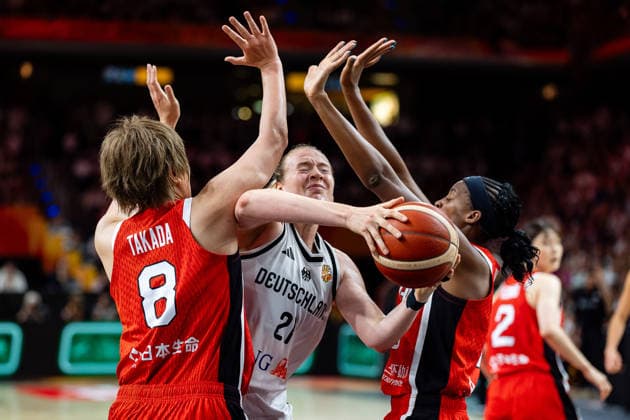 Marie Guelich (Germany), 21, in a one-on-one battle with Maki Takada (Japan), 08, and Stephanie Mawuli (Japan), 03, GER, Germany vs. Japan, Basketball, 2026 FIBA Women’s World Cup, Group Stage, Matchday 2, September 5, 2026, GER, Germany vs. Japan, Basketball, 2026 FIBA Women’s World Cup, Group Stage, Matchday 2, September 5, 2026, Berlin Copyright: xEibner-Pressefoto MaxxVincenx EP_MVN