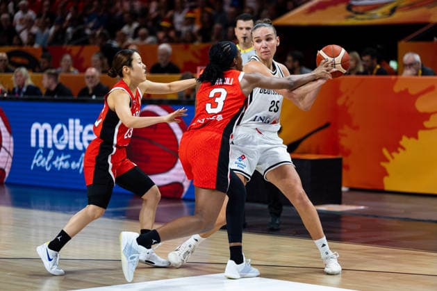 Clara Bielefeld (Germany), 25, in a one-on-one battle for the ball with Stephanie Mawuli (Japan), 03, GER, Germany vs. Japan, Basketball, 2026 FIBA Women’s World Cup, Group Stage, Matchday 2, September 5, 2026, GER, Germany vs. Japan, Basketball, 2026 FIBA Women’s World Cup, Group Stage, Match Day 2, September 5, 2026, Berlin Copyright: xEibner-Pressefoto MaxxVincenx EP_MVN
