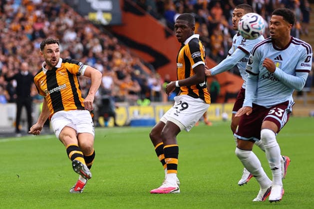 Hull City v Aston Villa, Premier League Lewie Coyle of Hull City puts in a cross during the Hull City v Aston Villa Premier League match at the MKM Stadium, Hull, England on 5 September 2026 Credit: Ryan Crockett Every Second Media Editorial use only. All images are copyright Every Second Media Limited. No images may be reproduced without prior permission. All rights reserved. Premier League and Football League images are subject to licensing agreements with Football DataCo Limited. see https: www.football-dataco.com Copyright: xIMAGO EveryxSecondxMediax ESM-2139-0036 RyanxCrockettx xEveryxSecondxMediax