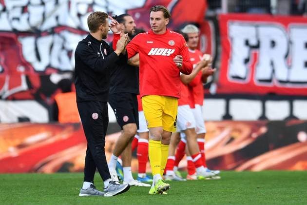 Rot Weiss Essen vs. Viktoria Köln ** FOR EDITORIAL USE ONLY ** EDITORIAL USE ONLY ** p Soccer 3rd Division, Matchday 4: Rot-Weiss Essen vs. Viktoria Köln on September 5, 2026, at the Stadion an der Hafenstrasse in Essen. Dominik Ernst, assistant coach of Rot-Weiss Essen (left); Felix Wienand of Rot-Weiss Essen (right); Essen, North Rhine-Westphalia, Germany. Copyright ThorstenxTillmann Copyright: ThorstenxTillmann doc87h0oc5whf73ggnwmkj ,EDITORIAL USE ONLY Copyright: ThorstenxTillmann