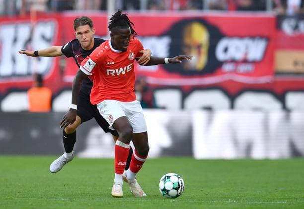 Rot Weiss Essen vs. Viktoria Köln ** FOR EDITORIAL USE ONLY ** EDITORIAL USE ONLY ** p Soccer 3rd Division, Matchday 4: Rot-Weiss Essen vs. Viktoria Köln on September 5, 2026, at the Stadion an der Hafenstrasse in Essen. Franci Bouebari (Rot-Weiss Essen), front; Pascal Armando Fallmann (Viktoria Köln), back; Germany, North Rhine-Westphalia, Essen. Copyright ThorstenxTillmann Copyright: ThorstenxTillmann doc87h0oavcpbdglwvumdk ,EDITORIAL USE ONLY Copyright: ThorstenxTillmann