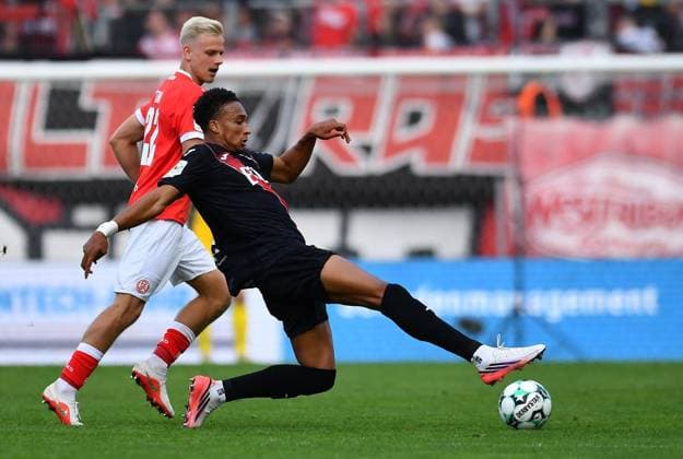 Rot Weiss Essen vs. Viktoria Köln ** FOR EDITORIAL USE ONLY ** EDITORIAL USE ONLY ** p Soccer 3rd Division, Matchday 4: Rot-Weiss Essen vs. Viktoria Köln on September 5, 2026, at the Stadion an der Hafenstrasse in Essen. Noah Maboulou (Viktoria Köln) in the foreground; Janne Sietan (Rot-Weiss Essen) in the background. Germany, North Rhine-Westphalia, Essen. Copyright ThorstenxTillmann Copyright: ThorstenxTillmann doc87h0ob0id53flptjgi9 ,EDITORIAL USE ONLY Copyright: ThorstenxTillmann