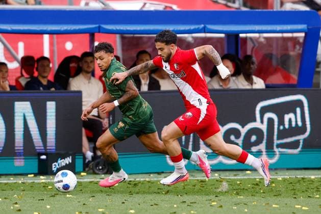 UTRECHT , 05-09-2026 , Stadium De Galgenwaard , season 2026 2027 , Dutch Eredivisie football . match between FC Utrecht and Go Ahead Eagles, Picture shows Go Ahead Eagles player Dean James, FC Utrecht player angel Alarcon Utrecht - Go Ahead Eagles  x206508879x Copyright: