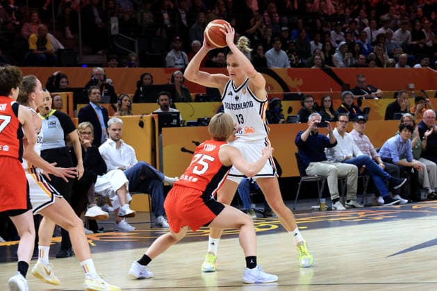 September 5, 2026, GER, Women s Basketball, Women s Basketball World Cup, 2026, Matchday 1, Germany vs. Japan; Leonie Fiebich (Germany) 13, Nanako Todo (Japan) 75; Berlin, Max Schmeling Hall, Berlin, Germany Copyright: xNordphotox xEnglerx