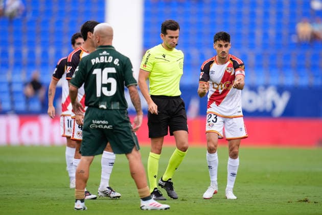 September 5, 2026, Leganes, Madrid, Spain: Oscar Valentin of Rayo Vallecano protests during the Spanish League, LaLiga EA Sports, football match played between Rayo Vallecano and Real Racing Club at Butarque stadium on September 05, 2026, in Leganes, Madrid, Spain. Rayo Vallecano V Real Racing Club - LaLiga EA Sports  - ZUMAa181 20260905_zaa_a181_078 Copyright: xDennisxAgyemanx