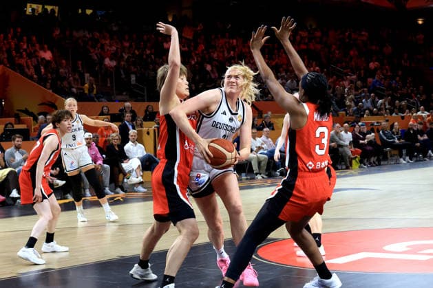 September 5, 2026, GER, Women s Basketball, Women s Basketball World Cup, 2026, Matchday 1, Germany vs. Japan: Frieda Buehner (Germany) 20, Stephanie Mawuli (Japan) 3, Maki Takada (Japan) 8; Max Schmeling Halle, Berlin, Germany Copyright: xNordphotox xEnglerx