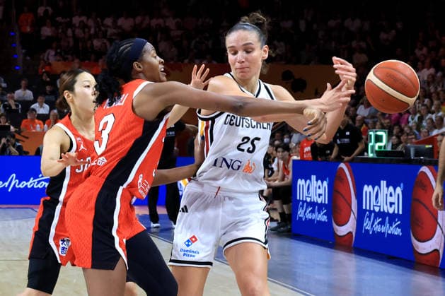 September 5, 2026, GER, Women s Basketball, Women s Basketball World Cup, 2026, Matchday 1, Germany vs. Japan Clara Bielefeld Germany 25, Stephanie Mawuli Japan 3 Max Schmeling Halle, Berlin, Germany Copyright: xNordphotox xEnglerx