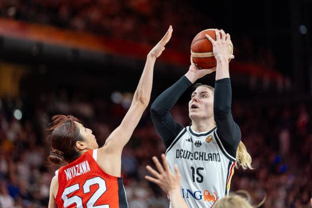 Luisa Geiselsoder (Germany), No. 15, taking a shot; Yuki Miyazawa (Japan), No. 52; GER, Germany vs. Japan, Basketball, 2026 FIBA Women s World Cup, Group Stage, Matchday 2, September 5, 2026, GER, Germany vs. Japan, basketball, 2026 FIBA Women’s World Cup, group stage, Matchday 2, September 5, 2026, Berlin Copyright: xEibner-Pressefoto MaxxVincenx EP_MVN