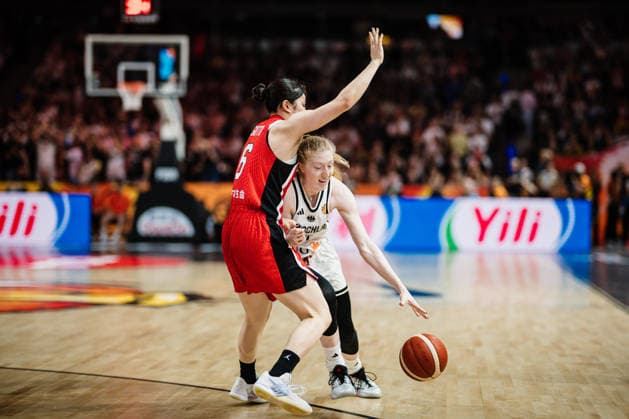 2026 FIBA Women’s Basketball World Cup: Germany vs. Japan, September 5, 2026; Frieda Buhner (Germany), No. 20, with the ball against Otoha Goto (Japan), No. 6; Basketball, FIBA Women’s Basketball World Cup 2026, Group Stage, Group A, Matchday 2: Germany vs. Japan on September 5, 2026, at the Max Schmeling Halle, Berlin Copyright: xBEAUTIFULxSPORTS Tonhäuserx