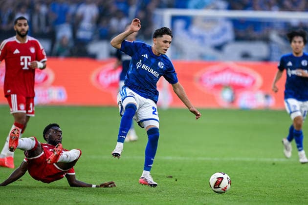 05.09.2026, Fussball, Saison 2026 2027, Bundesliga, FC Schalke 04 - FC Bayern München, Alphonso Davies (FC Bayern München), Soufiane El-Faouzi (FC Schalke 04) xRHR-FOTO YYx *** September 5, 2026, Soccer, 2026–2027 Season, Bundesliga, FC Schalke 04 vs. FC Bayern Munich, Alphonso Davies (FC Bayern Munich), Soufiane El Faouzi (FC Schalke 04) xRHR PHOTO YYx Copyright: KROEGER RHR-FOTOx RHR-FOTO YY