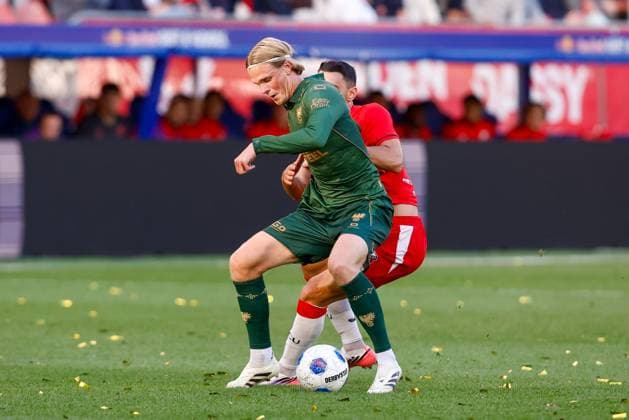 UTRECHT , 05-09-2026 , Stadium De Galgenwaard , season 2026 2027 , Dutch Eredivisie football . match between FC Utrecht and Go Ahead Eagles, Picture shows Go Ahead Eagles player Soren Tengstedt, FC Utrecht player Nikolas Panayiotou Utrecht - Go Ahead Eagles  x206509716x Copyright:
