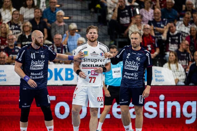 Opel HBL SG Flensburg Handewitt vs. HC Erlangen, September 5, 2026. Battle in the circle: Arnar Freyr Arnarsson, No. 41, SG Flensburg Handewitt; Maciej Gebala, No. 77; HC Erlangen, Simon Pytlick No. 02, SG Flensburg Handewitt Opel HBL SG Flensburg Handewitt vs. HC Erlangen, GGW Arena on September 5, 2026 Copyright: xBEAUTIFULxSPORTS MarioxM.xKobergx