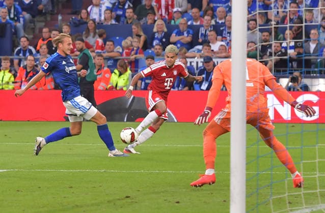 05.09.2026, xblx, Fussball 1.Bundesliga, FC Schalke 04 - FC Bayern München v.l. Timo Becker (FC Schalke 04), Luis Diaz (FC Bayern Muenchen), Loris Karius (FC Schalke 04) (DFL DFB REGULATIONS PROHIBIT ANY USE OF PHOTOGRAPHS as IMAGE SEQUENCES and or QUASI-VIDEO) Gelsenkirchen *** September 5, 2026, xblx, Soccer, Bundesliga 1, FC Schalke 04 vs. FC Bayern Munich, Timo Becker (FC Schalke 04), Luis Diaz, FC Bayern Munich, Loris Karius, FC Schalke 04. DFL and DFB regulations prohibit any use of photographs as image sequences and or quasi-video. Gelsenkirchen