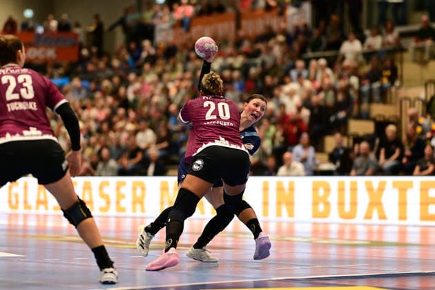 Handball Women 2026–2027 Season Bundesliga Matchday 2 Buxtehuder SV vs. HC Leipzig September 5, 2026 Sharleen Juliette Greschner, 20, HC Leipzig Anika Hampel 10, Buxtehuder Sportverein, Buxtehude, Halle Nord, New Lower Saxony, Germany Copyright: xLobeca FelixxWeißbergx