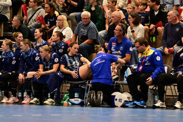 Handball I Women I 2026–2027 Season I Bundesliga I Matchday 2 I Buxtehuder SV vs. HC Leipzig I September 5, 2026 Carina Senel 45, A player from Buxtehuder Sportverein is receiving treatment after sustaining an injury; Buxtehude Halle Nord, Lower Saxony, Germany Copyright: xLobeca FelixxWeißbergx