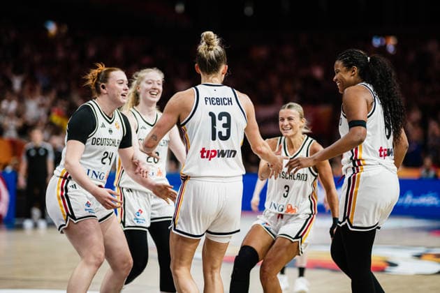 2026 FIBA Women’s Basketball World Cup: Germany vs. Japan, September 5, 2026. The German team cheers for Leonie Fiebich. Germany, 13 Basketball, FIBA Women’s Basketball World Cup 2026, Group Stage, Group A, Matchday 2: Germany vs. Japan on September 5, 2026, at the Max Schmeling Halle, Berlin Copyright: xBEAUTIFULxSPORTS Tonhäuserx