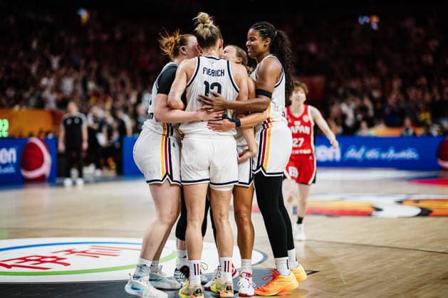 2026 FIBA Women’s Basketball World Cup: Germany vs. Japan, September 5, 2026. The German team celebrates with Leonie Fiebich. Germany, 13 Basketball, FIBA Women’s Basketball World Cup 2026, Group Stage, Group A, Matchday 2: Germany vs. Japan on September 5, 2026, at the Max Schmeling Halle, Berlin Copyright: xBEAUTIFULxSPORTS Tonhäuserx