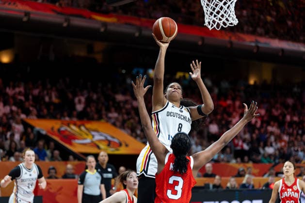 Nyara Sabally (Germany), No. 8, making a layup; Stephanie Mawuli (Japan), No. 3; GER, Germany vs. Japan, Basketball, 2026 FIBA Women’s World Cup, Group Stage, Matchday 2, September 5, 2026, GER, Germany vs. Japan, Basketball, 2026 FIBA Women’s World Cup, Group Stage, Matchday 2, September 5, 2026, Berlin Copyright: xEibner-Pressefoto MaxxVincenx EP_MVN