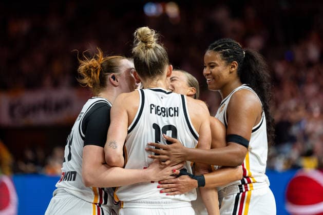 Leonie Fiebich (Germany, 13) celebrates with Lina Sontag (Germany, 24), Alexandra Wilke (Germany, 03), and Nyara Sabally (Germany, 08, GER, Germany vs. Japan, Basketball, 2026 FIBA Women’s World Cup, Group Stage, Matchday 2, September 5, 2026, GER, Germany vs. Japan, Basketball, 2026 FIBA Women’s World Cup, Group Stage, Matchday 2, September 5, 2026, Berlin Copyright: xEibner-Pressefoto MaxxVincenx EP_MVN