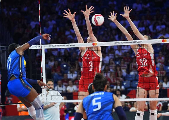 Poland v Italy - CEV EuroVolley 2026 ISTANBUL, TURKIYE - SEPTEMBER 5: Myriam Fatime Sylla (17) of Italy in action against Magdalena Stysiak (3) of Poland during the CEV Women s European Volleyball Championship semifinal match between Poland and Italy at Sinan Erdem Sports Hall in Istanbul, Turkiye, on September 5, 2026.??? Esra Bilgin Anadolu Istanbul Turkey. Editorial use only. Please get in touch for any other usage.  Copyright: x2026xAnadoluxEsraxBilginx