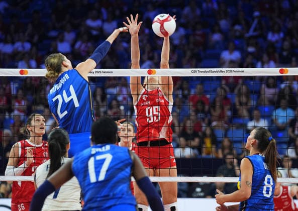 Poland v Italy - CEV EuroVolley 2026 ISTANBUL, TURKIYE - SEPTEMBER 5: Magdalena Jurczyk (95) of Poland in action against Ekaterina Antropova (24) of Italy during the CEV Women s European Volleyball Championship semifinal match between Poland and Italy at Sinan Erdem Sports Hall in Istanbul, Turkiye, on September 5, 2026. Esra Bilgin Anadolu Istanbul Turkey. Editorial use only. Please get in touch for any other usage.  Copyright: x2026xAnadoluxEsraxBilginx