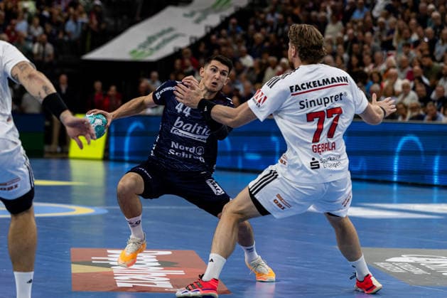 Opel HBL SG Flensburg Handewitt vs. HC Erlangen, September 5, 2026: Aymeric Minne (No. 44), SG Flensburg Handewitt, vs. Maciej Gebala (No. 77), HC Erlangen Opel HBL SG Flensburg Handewitt vs. HC Erlangen, GGW Arena on 05 09 26 Copyright: xBEAUTIFULxSPORTS MarioxM.xKobergx