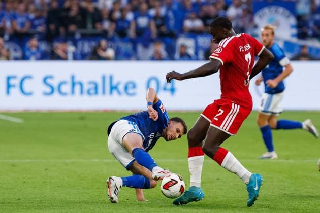 GELSENKIRCHEN - Adil Aouchiche of Schalke 04 and Dayot Upamecano of FC Bayern Munich during the Bundesliga match between FC Schalke 04 and FC Bayern Munich at the Veltins-Arena on 5 September 2026 in Gelsenkirchen, Germany. MARCEL TER BALS ANP Bundesliga 2026 27 xVIxANPxSportx xMarcelxterxBalsxIVx 567263650 originalFilename: 567263650.jpg