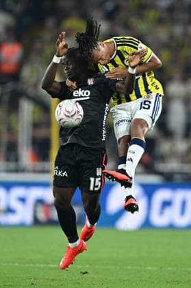 Fenerbahce v Besiktas - Turkish Super Lig ISTANBUL, TURKIYE - SEPTEMBER 5: Nathan Ake (15) of Fenerbahce in action against Ishola Junior Olaitan (L) of Besiktas during the Turkish Super Lig week 4 derby match between Fenerbahce and Besiktas Besiktas at Chobani Stadium in Istanbul, Turkiye, on September 5, 2026. Serhat Cagdas Anadolu Istanbul Turkey. Editorial use only. Please get in touch for any other usage.  Copyright: x2026xAnadoluxSerhatxCagdasx