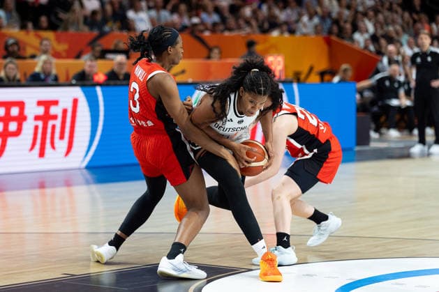 Nyara Sabally (GER, Germany), No. 8, prevails over Stephanie Mawuli (JPN, Japan), No. 3, and Kokoro Tanaka (JPN, Japan), No. 26; GER, Germany vs. Japan, Basketball, 2026 FIBA Women’s World Cup, Group Stage, Matchday 2, September 5, 2026 GER, Germany vs. Japan, Basketball, 2026 FIBA Women’s World Cup, Group Stage, Matchday 2, September 5, 2026 Berlin Copyright: xEibner-Pressefoto MaxxVincenx EP_MVN