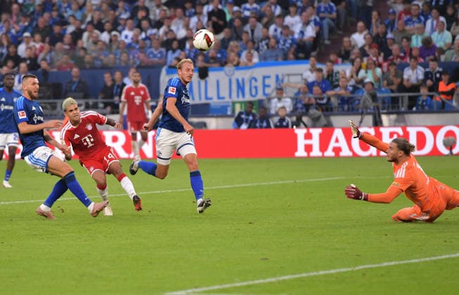 05.09.2026, xblx, Fussball 1.Bundesliga, FC Schalke 04 - FC Bayern München v.l. Luis Diaz (FC Bayern Muenchen) (DFL DFB REGULATIONS PROHIBIT ANY USE OF PHOTOGRAPHS as IMAGE SEQUENCES and or QUASI-VIDEO) Gelsenkirchen *** September 5, 2026, xblx, Soccer 1st Bundesliga, FC Schalke 04 vs. FC Bayern Munich, Luis Diaz, FC Bayern Munich, DFL, DFB REGULATIONS PROHIBIT ANY USE OF PHOTOGRAPHS AS IMAGE SEQUENCES AND OR QUASI-VIDEO, Gelsenkirchen