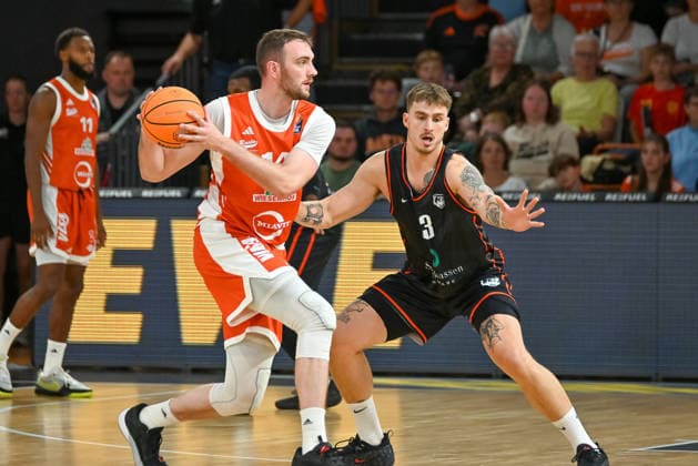 Philip Herkenhoff, RASTA Vechta, 14, on the ball against Silvester Berg, Bakken Bears, 13; RASTA Vechta vs. Bakken Bears, exhibition game, 2026–2027 season, September 5, 2026, RASTA Vechta vs. Bakken Bears, exhibition game, 2026–2027 season, September 5, 2026, Vechta Copyright: xEibner-Pressefoto RobertxGertzenx EP_RGN