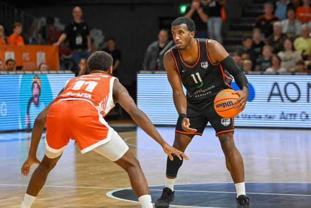 Ian DuBose (Bakken Bears), 11, facing Matt Lewis (RASTA Vechta), 11; RASTA Vechta vs. Bakken Bears, Exhibition Game, 2026–2027 Season, September 5, 2026, RASTA Vechta vs. Bakken Bears, exhibition game, 2026–2027 season, September 5, 2026, Vechta Copyright: xEibner-Pressefoto RobertxGertzenx EP_RGN