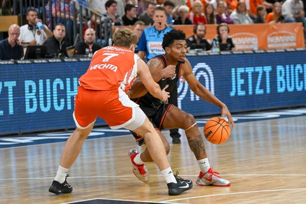 Quinton Mincey (Bakken Bears), No. 3, facing off against Peter Hemschemeier (RASTA Vechta), No. 7; RASTA Vechta vs. Bakken Bears, exhibition game, 2026–2027 season, September 5, 2026, RASTA Vechta vs. Bakken Bears, exhibition game, 2026–2027 season, September 5, 2026, Vechta Copyright: xEibner-Pressefoto RobertxGertzenx EP_RGN