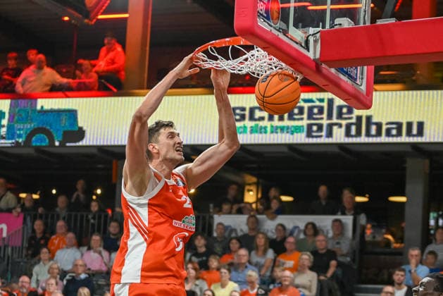Tibor Pleiss of RASTA Vechta, 21, dunking in the RASTA Vechta vs. Bakken Bears preseason game, 2026–2027 season, September 5, 2026, RASTA Vechta vs. Bakken Bears, preseason game, 2026–2027 season, September 5, 2026, Vechta Copyright: xEibner-Pressefoto RobertxGertzenx EP_RGN