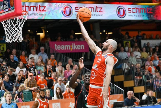 Tommy Kuhse, RASTA Vechta, No. 12 driving to the basket; RASTA Vechta vs. Bakken Bears, exhibition game, 2026–2027 season, September 5, 2026, RASTA Vechta vs. Bakken Bears, exhibition game, 2026–2027 season, September 5, 2026, Vechta Copyright: xEibner-Pressefoto RobertxGertzenx EP_RGN