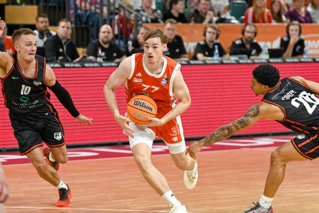 Timo Lanmueller (RASTA Vechta), 77, with the ball against Oscar Jorgensen (Bakken Bears), 10, and Miles Corey (Bakken Bears), 20; RASTA Vechta vs. Bakken Bears, exhibition game, 2026–2027 season, September 5, 2026, RASTA Vechta vs. Bakken Bears, exhibition game, 2026–2027 season, September 5, 2026, Vechta Copyright: xEibner-Pressefoto RobertxGertzenx EP_RGN