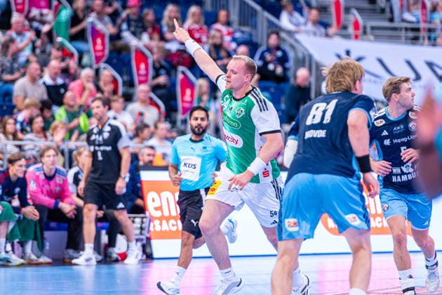 Justus Fischer, TSV Hannover Burgdorf, No. 54 (left), TSV Hannover Burgdorf (green) vs. HC Hamburg (blue) on Matchday 3 of the 2026–2027 season in the Opel Handball Bundesliga, September 5, 2026, ZAG Arena Hannover, GER, Copyright: xJanxGuentherx xTSVxHannover-Burgdorfx
